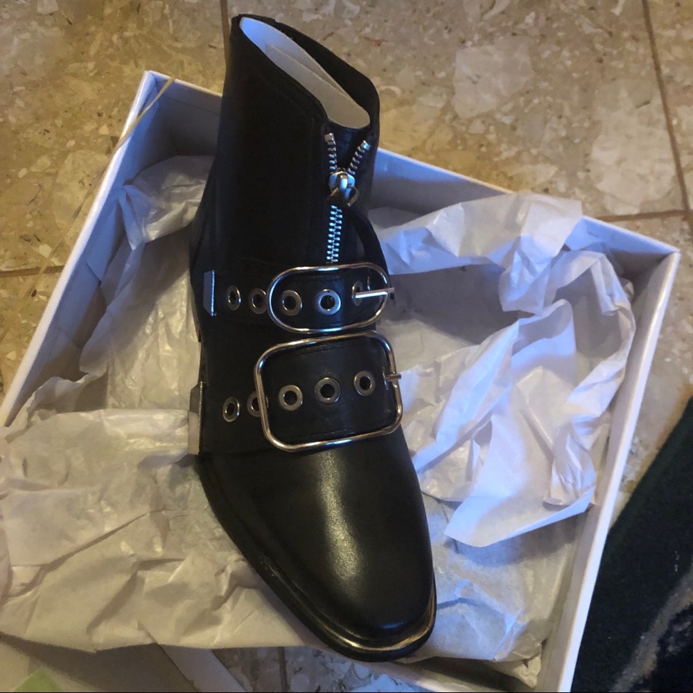 TOPSHOP Front Zip buckle combat moto Ankle Boots - Picture 6 of 8